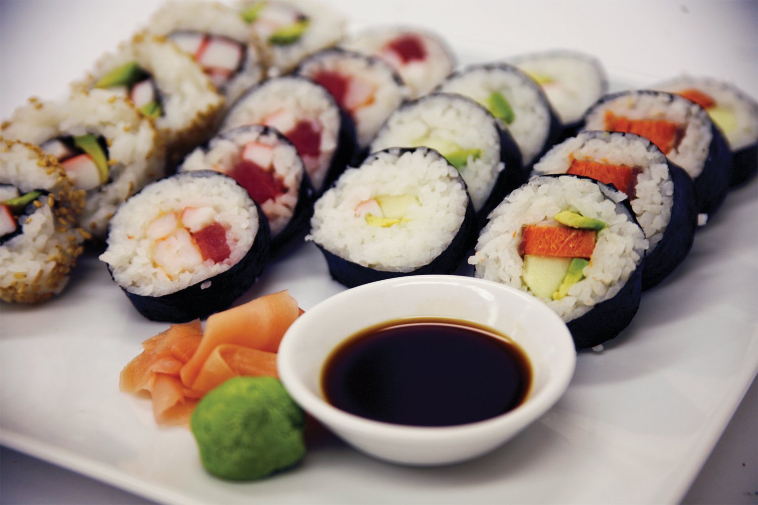 Mulai Restoran Tradisional Sushi, Restoran Sushi Putar, sampai Toko Kelontong, Sushi dapat dinikmati dimana-mana!