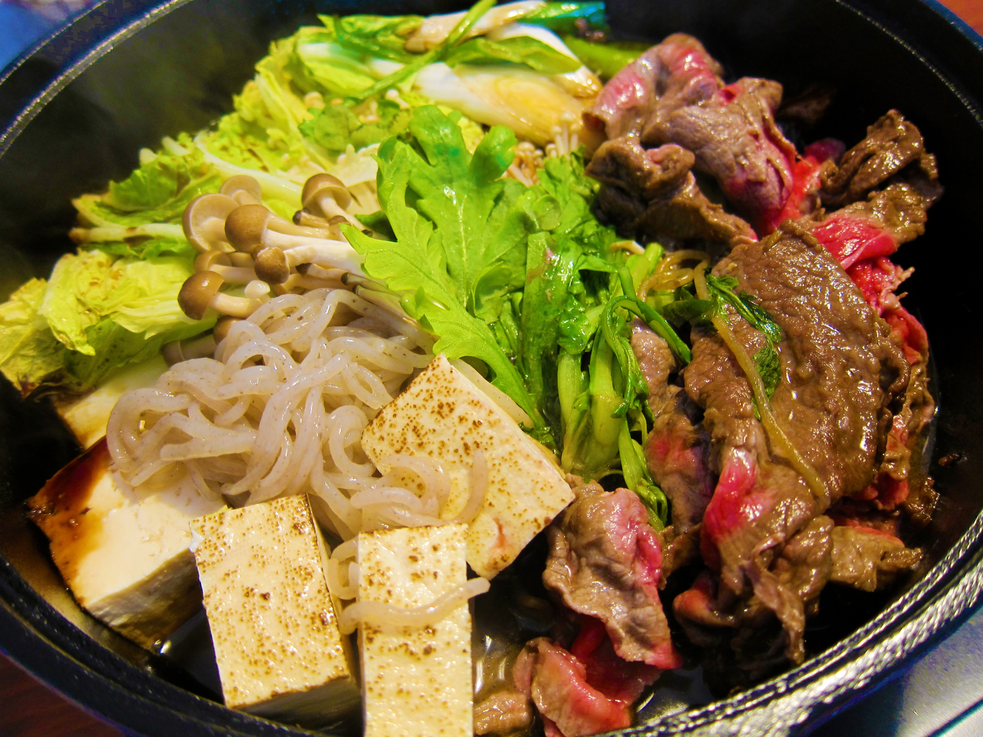 Sukiyaki, masakan daging yang terkenal dengan lagu SUKIYAKI